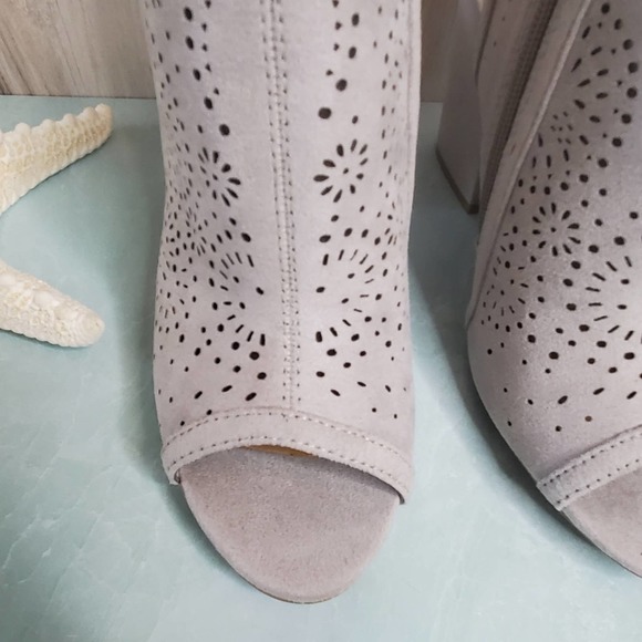 NEW Grey Vegan Suede Peep Toe Chunky Heels - Picture 4 of 10